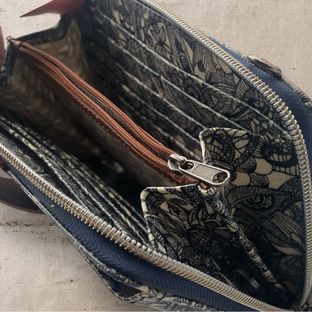 Sakroots Artist Circle Smartphone Wallet, Detachable Wristlet Strap Navy & Tan